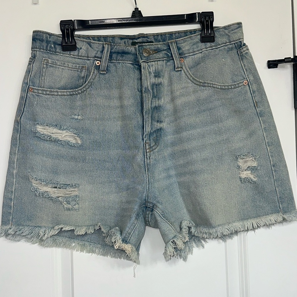 Super High-Rise Cutoff Distressed Denim Shorts / Light Wash / Size 10